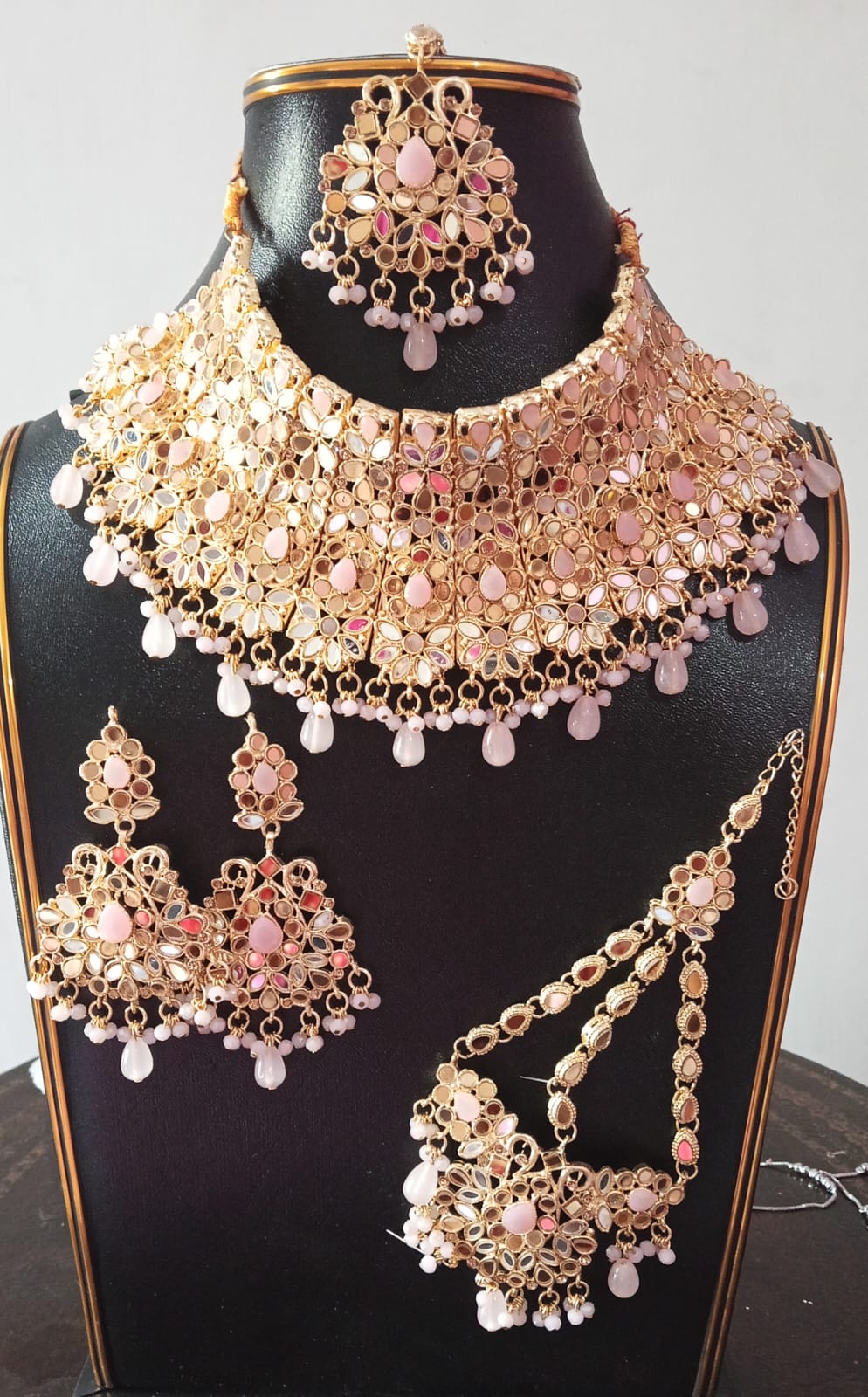 Traditional Indian kundan choker set