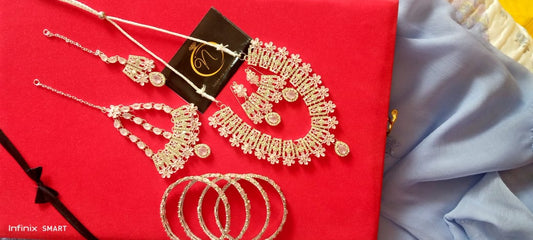Gold Floral Jewelry Set